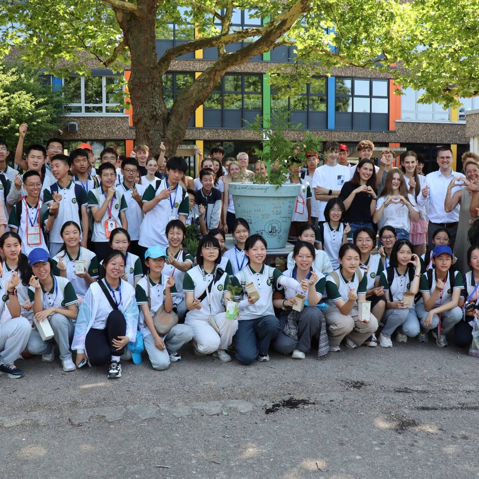 Schülergruppe aus Wuxi besuchte Ratingen: Schüler pflanzen einen chinesisch-deutschen „Partnerschaftsbaum“