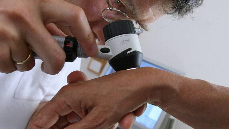 Bis zu einem Dreivierteljahr Wartezeit: Kassenpatienten warten ewig bis zum Facharzt-Termin – wie man schneller drankommt