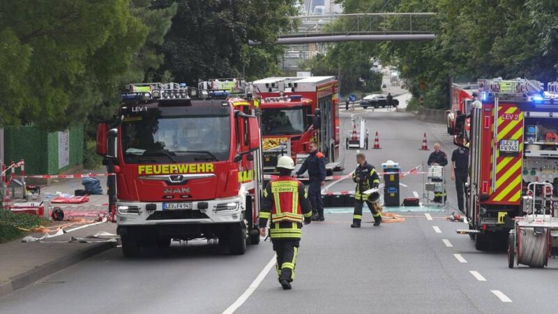 Einsatz in Leverkusen: Unbekannte kippen Buttersäure in Lieferwagen