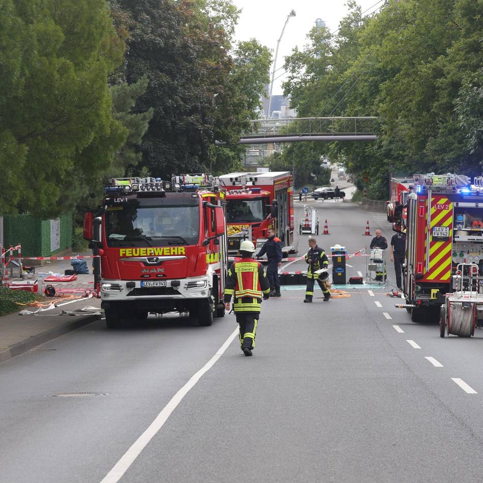Einsatz in Leverkusen: Unbekannte kippen Buttersäure in Lieferwagen