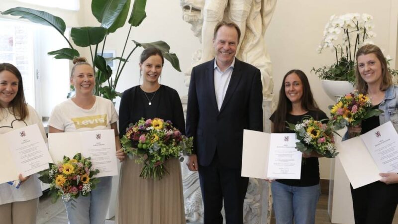 Nach Herzstillstand in Unterrath: Düsseldorferinnen werden im Zumba-Kurs zu Lebensretterinnen – „eine herausragende Aktion“