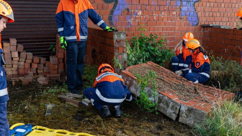 Jahresübung in Breitscheid: Jugendfeuerwehr übt wie die Großen