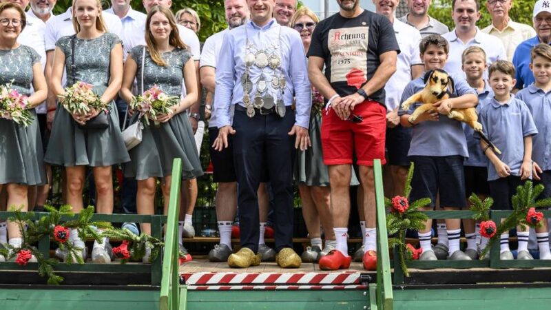 Schützenfest Otzenrath/Spenrath: Hunderte bunte Klompen zogen durch das Doppeldorf