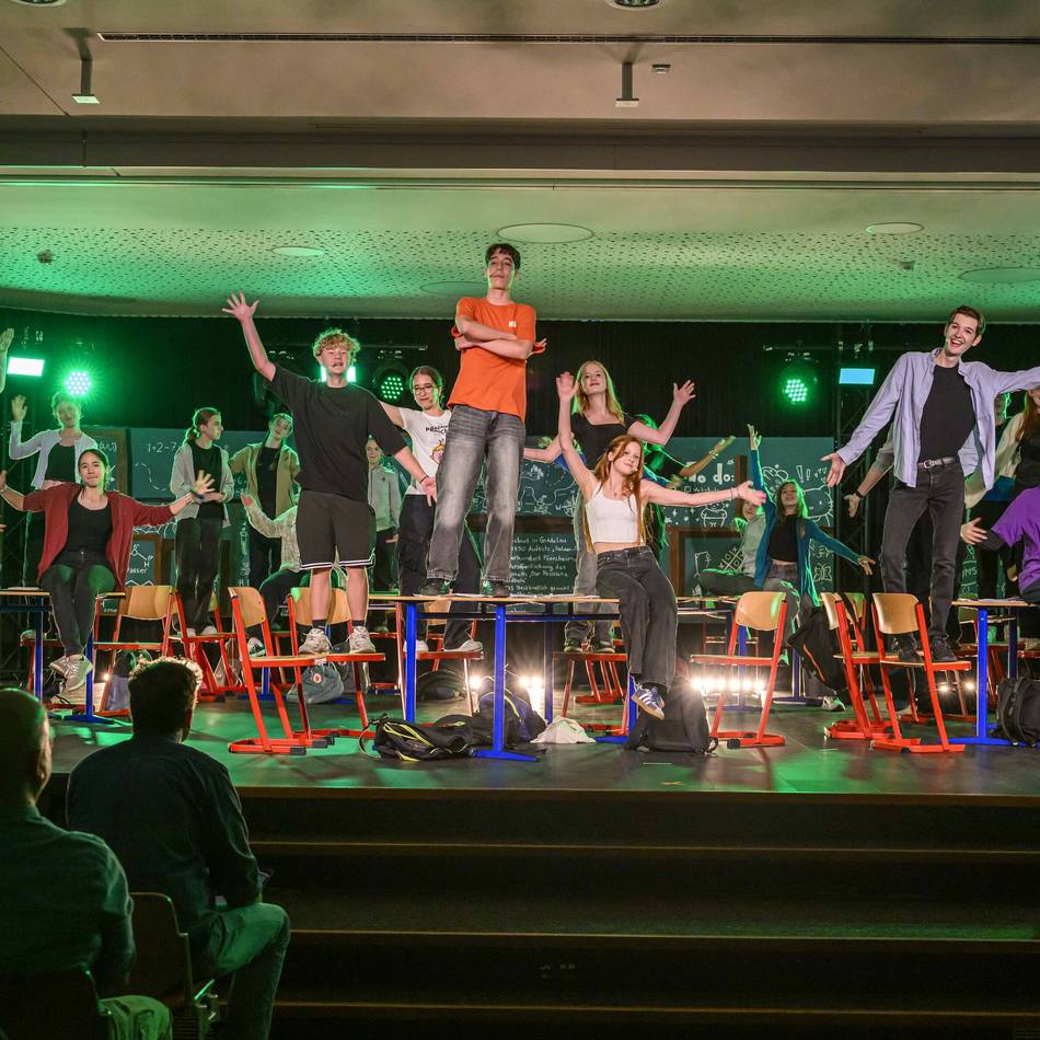 „Unfollow Me!“ am Georg-Büchner-Gymnasium in Vorst:  Lehrer komponiert Musical-Hit für seine Schüler