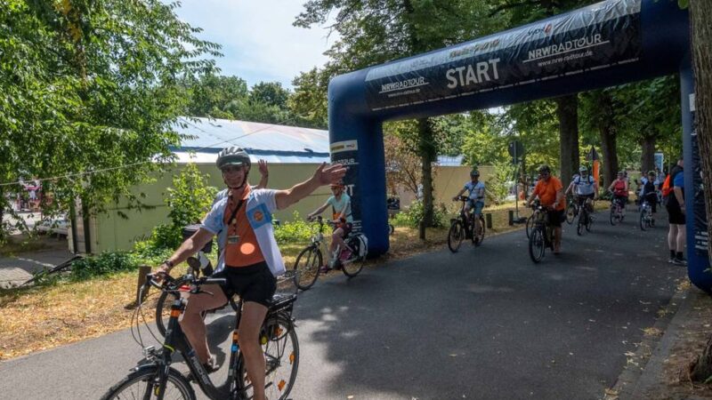 Viertägige Rundfahrt: NRW-Radtour macht Halt beim Schützenfest in Zons