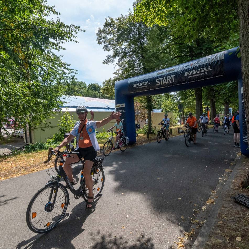 Viertägige Rundfahrt: NRW-Radtour macht Halt beim Schützenfest in Zons