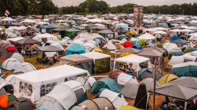 Zeltstadt mit 45.000 Einwohnern: Das passiert auf dem Parookaville-Campingplatz