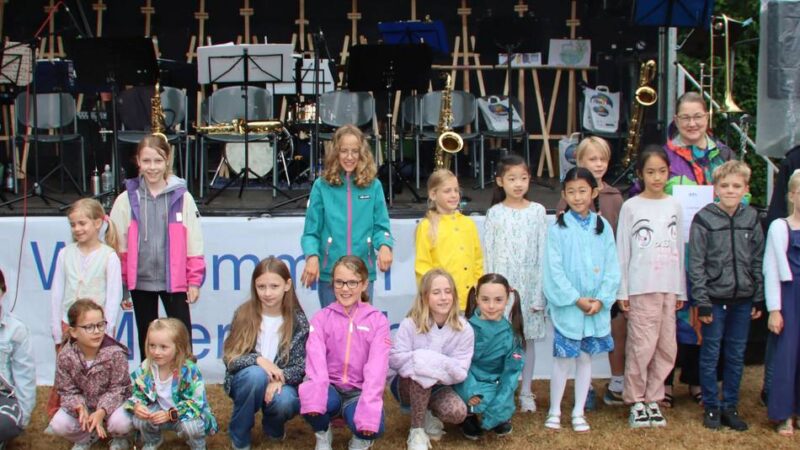 Rathausgartenfest in Meerbusch: Stadt prämiert junge Künstler für den neuen Umweltkalender