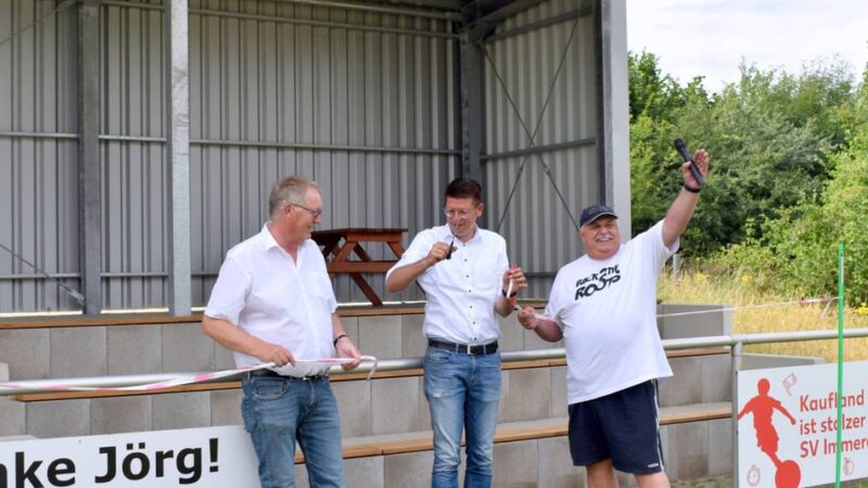 Mit Elfmetercup: SV Immerath freut sich über neue Tribüne