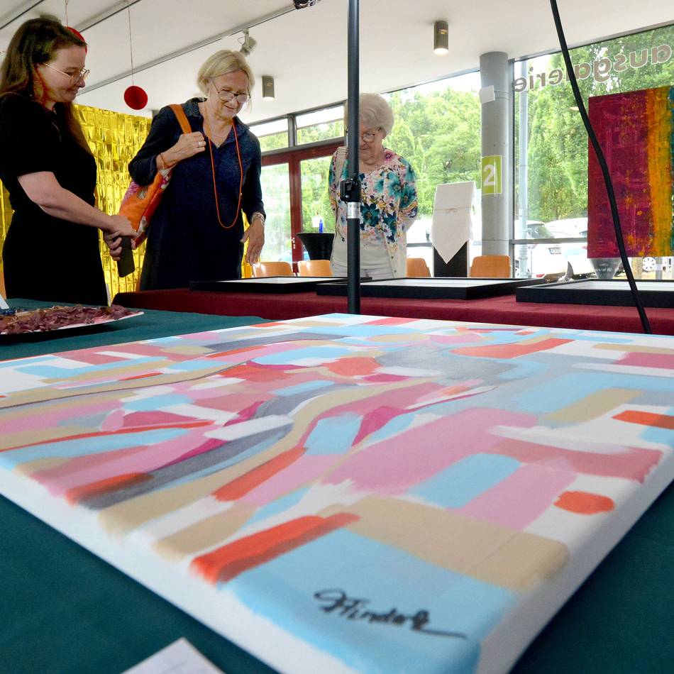 Zweite Gruppenausstellung „Kaleidoskop der Kunst“ in Kaarst: Emotionaler Blick auf eine bewegte Lebensgeschichte