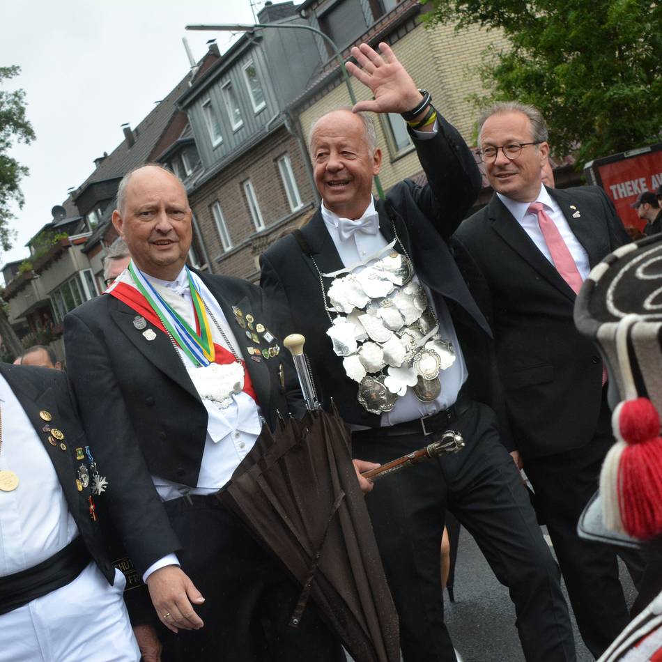 Schützenfest 2025 in Holzheim: Artilleriekorps Holzheim bietet Mitfahrgelegenheit im Festzug
