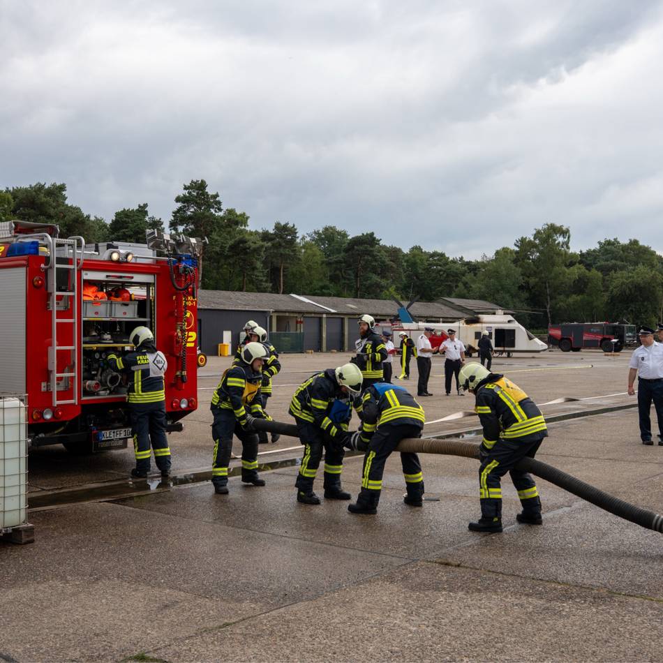 Löschen, Knotenlehre, Erste Hilfe: Die Feuerwehren im Kreis Kleve legten den jährlichen Leistungsnachweis ab