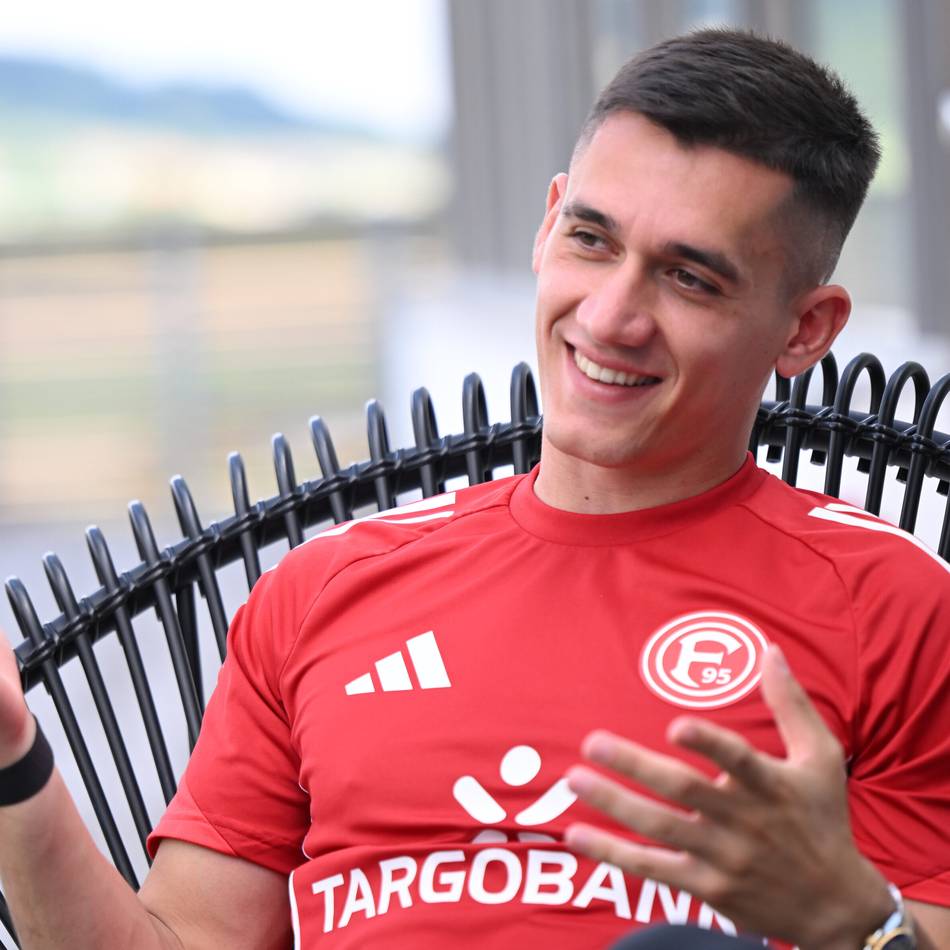 Tzolis-Kumpel Sotiris im Interview: „Christos meinte, ich sollte mit dem Wechsel zu Fortuna nicht zögern“