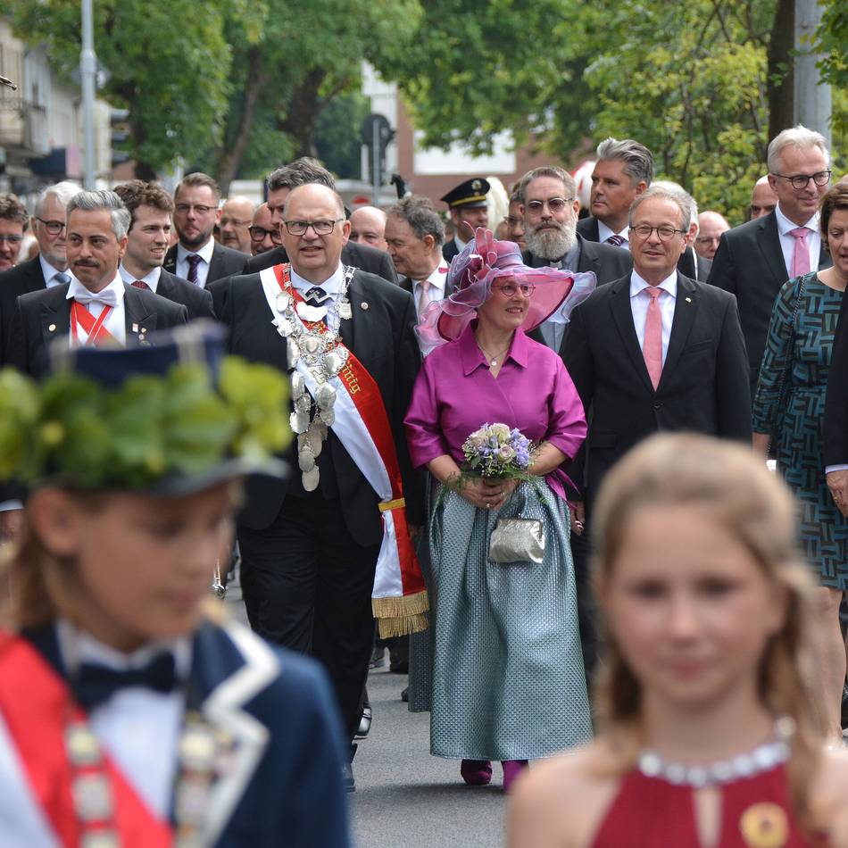 Schützenfest in Reuschenberg: Räuber locken 2500 Besucher ins Festzelt