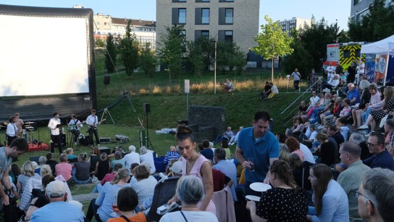 Filmschauplatz NRW: Wenn im Hefelmannpark „Die Welle“ rollt