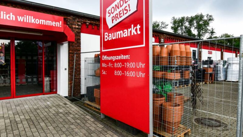 Weezer Straße in Kevelaer: Schrauben zum Kilopreis – Baumarkt feiert Geburtstag