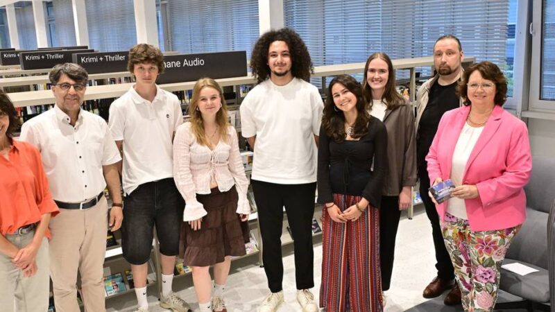 Auftakt in der Zentralbibliothek in Mönchengladbach: Sechs Kämpfer für die Demokratie