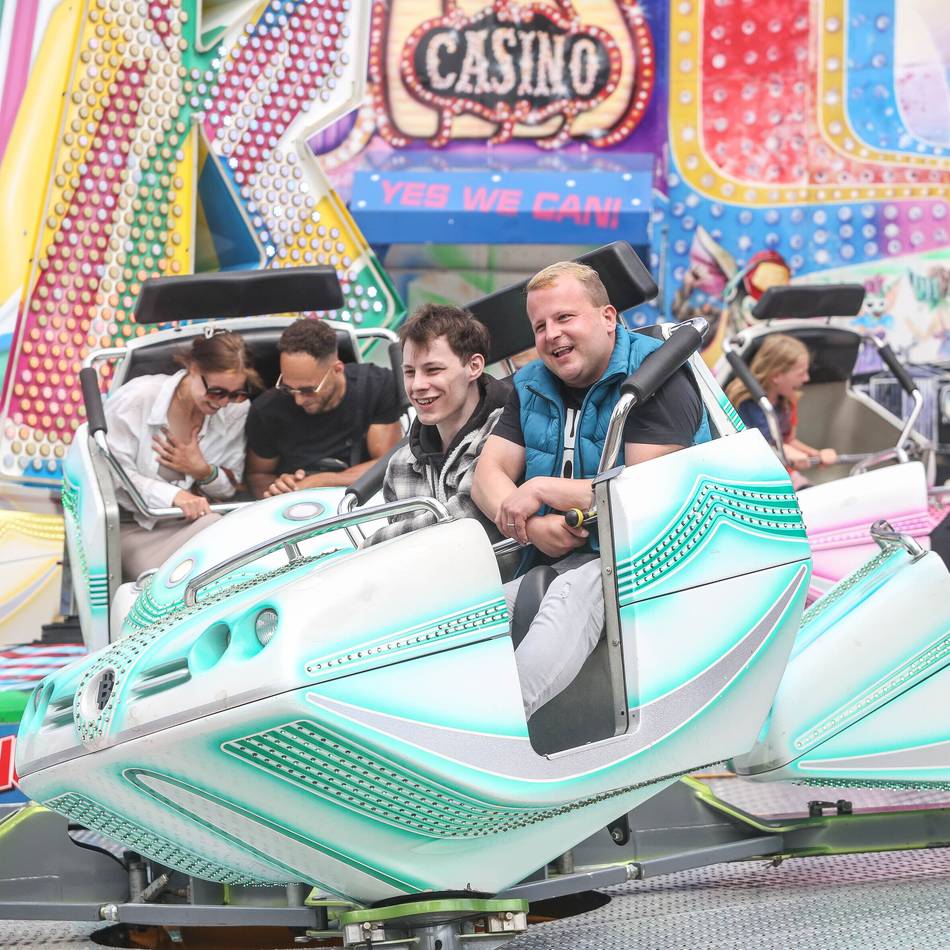 Rheinkirmes Düsseldorf 2025: Diese Karussells sind für Familien und Kinder geeignet