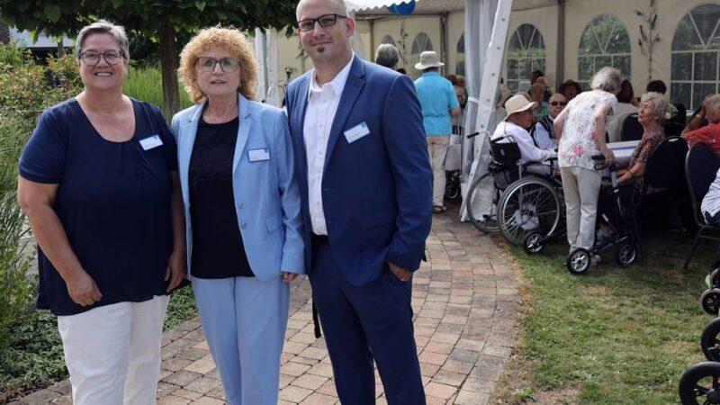 Geburtstagsfeier in Korschenbroich: Freudentränen beim Ständchen im Azurit Seniorenzentrum