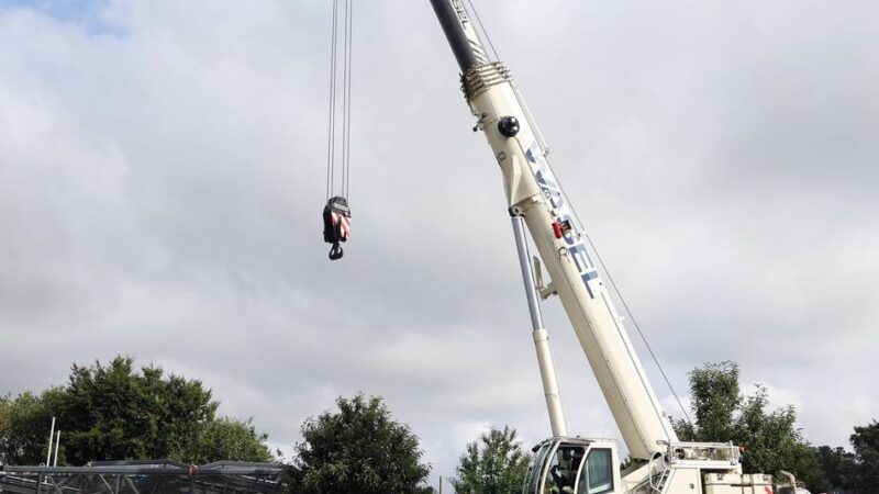 Classic Days 2025 in Korschenbroich: 40-Tonnen-schwere Fußgängerbrücke angeliefert fürs Oldtimer Festival