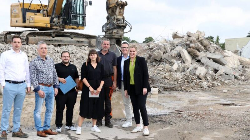 Baumaßnahmen in Korschenbroich: Abrissarbeiten auf knapp 20.000 Quadratmeter großem Areal von Rewe