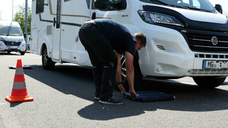 Zu den Sommerferien: Polizei Mönchengladbach bietet Hilfe für sichere Reise in den Urlaub an