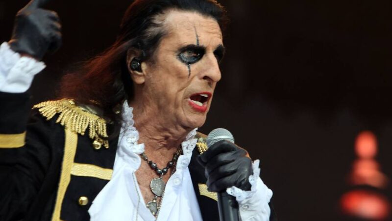 Bobfest im Sparkassenpark Mönchengladbach: Mehr als 10.000 Fans rocken zu Alice Cooper