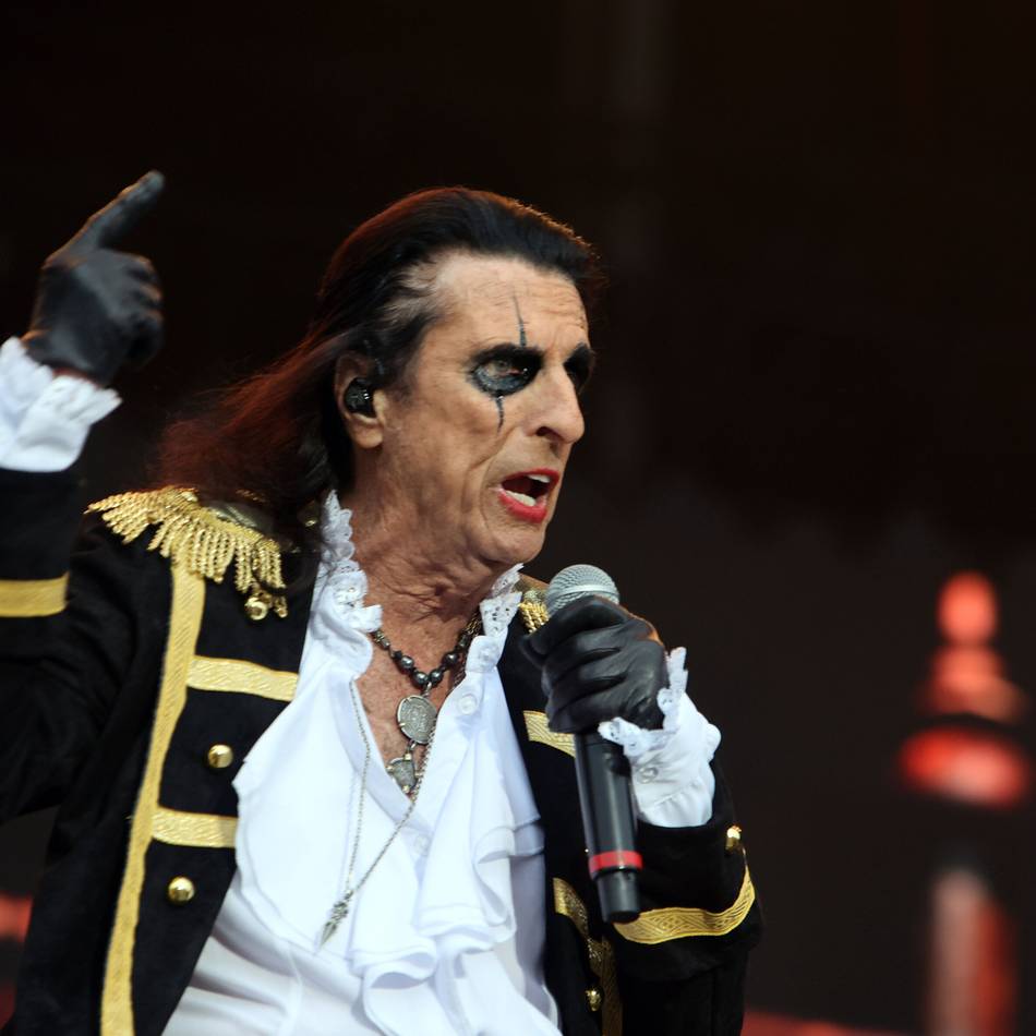 Bobfest im Sparkassenpark Mönchengladbach: Mehr als 10.000 Fans rocken zu Alice Cooper