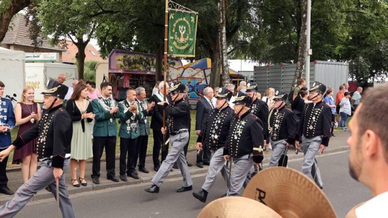 Brauchtum in Mönchengladbach: St.-Hubertus-Schützen feiern dreifaches Jubiläum in Wickrathhahn