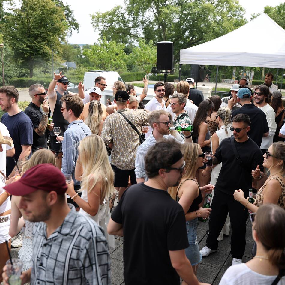 Open-Air-Veranstaltung in Mönchengladbach: Mit elektronischen Klängen den Tag zur Nacht gemacht
