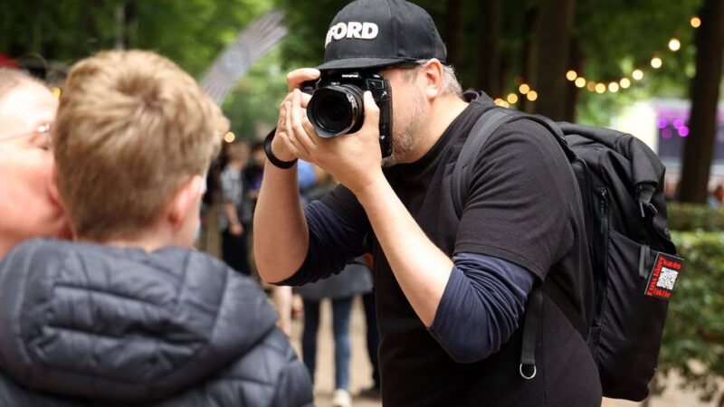 Projekt von Düsseldorfer Fotograf: „Die Kussbereitschaft auf der Rheinkirmes war groß“