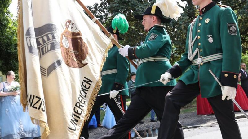 Kurz vor Jubiläum: Silberne Verdienstkreuze beim Mülforter Schützenfest