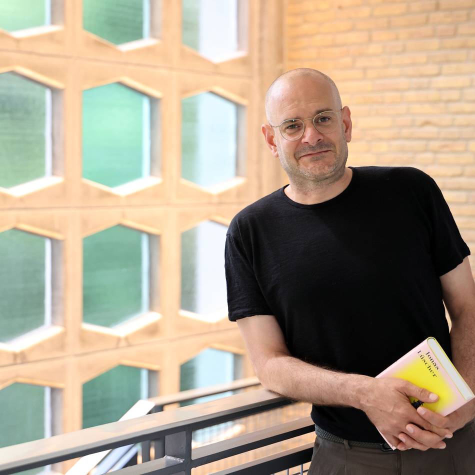 Stadtbibliothek Mönchengladbach: Jonas Lüscher liest aus „Verzauberte Vorbestimmung“