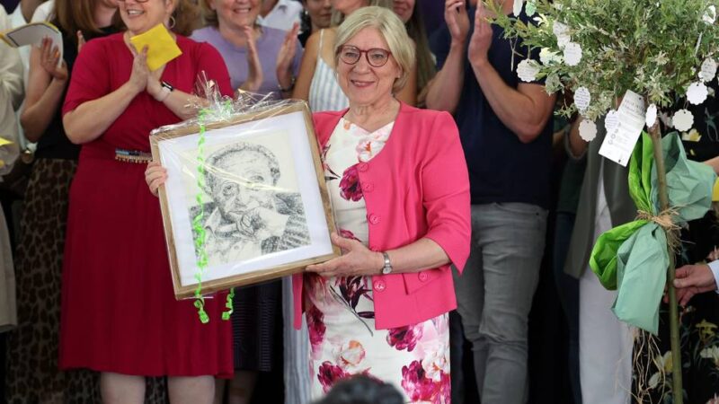 Hans-Jonas-Gesamtschule in Mönchengladbach: „Italienerin“ Ina Klein als Schulleiterin verabschiedet