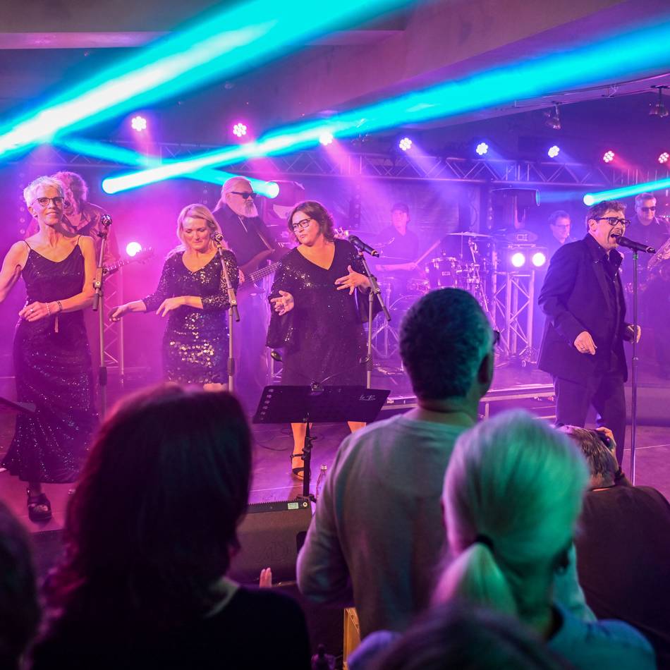 Ein Abend, ein Zelt, 16 Bands: Geldern Allstars spielen auf der Boeckelter Kirmes