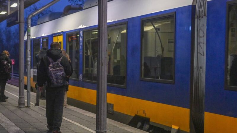 Lange Liste mit Vorwürfen: Schlafender Zugpendler in Goch bestohlen – 33-Jähriger steht vor Gericht