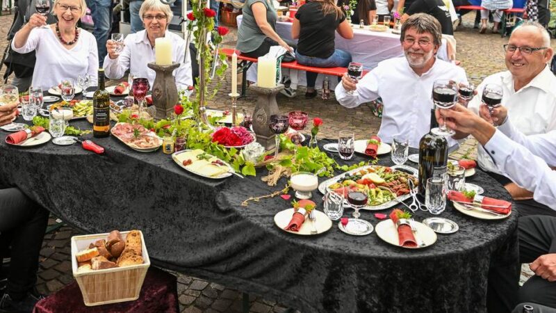 Der schönste Tisch wird prämiert: Grefrath lädt ein zur romantischen Sommernacht