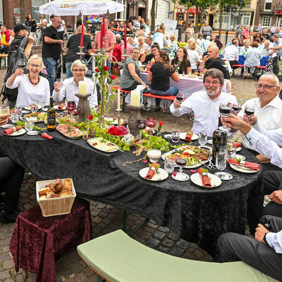 Der schönste Tisch wird prämiert: Grefrath lädt ein zur romantischen Sommernacht