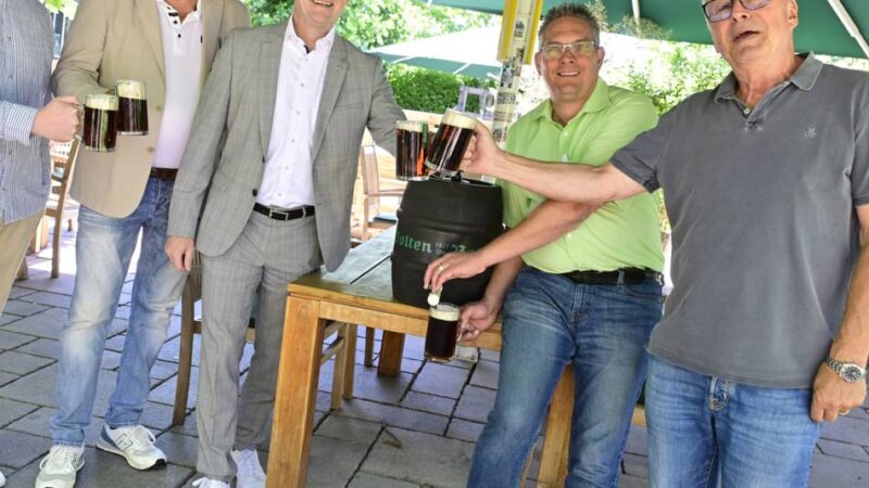 Alternatives Jubiläum: Besondere Borussia-Gläser auf dem Jakobsbrunnenfest