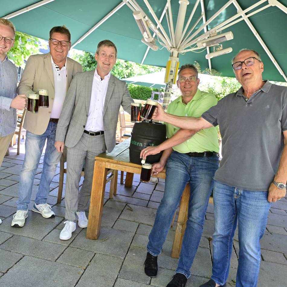 Alternatives Jubiläum: Besondere Borussia-Gläser auf dem Jakobsbrunnenfest