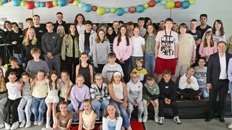 Preisverleihung in Mönchengladbach: Schüler rufen mit Lied und Plakaten zum Wassersparen auf