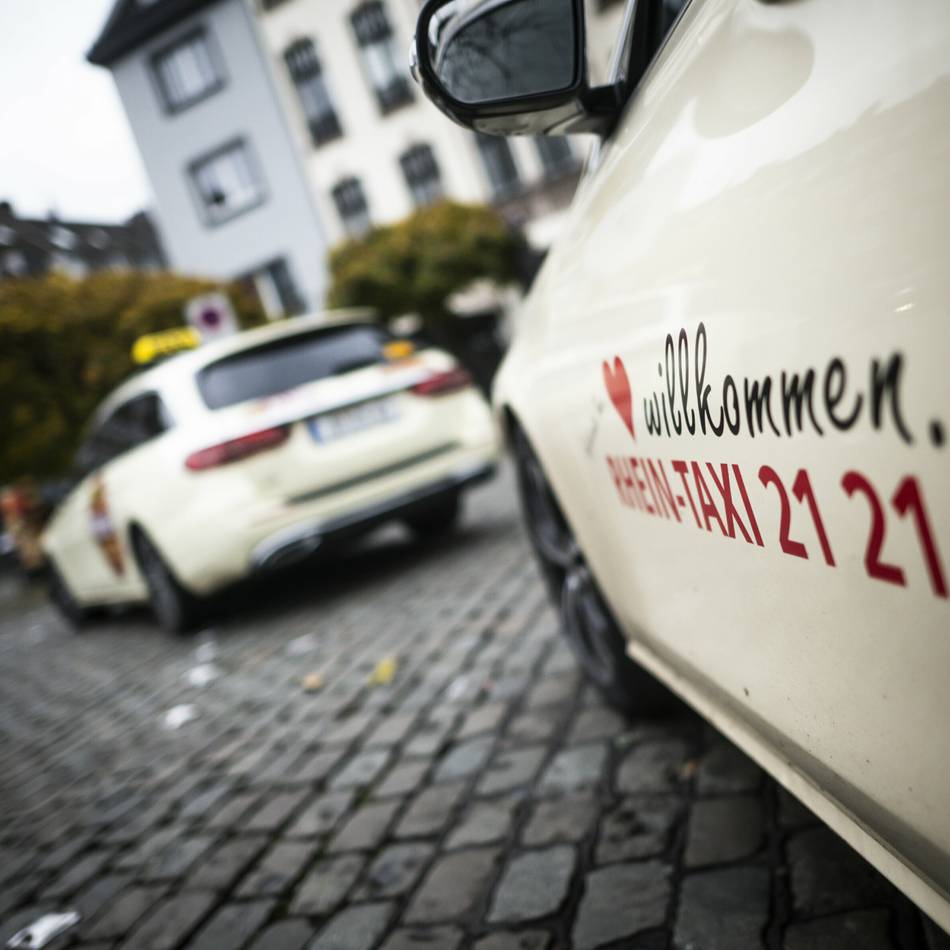 Rheinkirmes Düsseldorf: Taxi-Frust in Oberkassel – stellen Fahrer jetzt die Straßen zu?