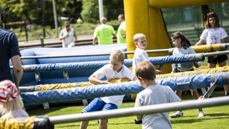 Sportstadt Düsseldorf: 50 Jahre SFD mit Flic Flac, Menschenkicker und vielen Besuchern