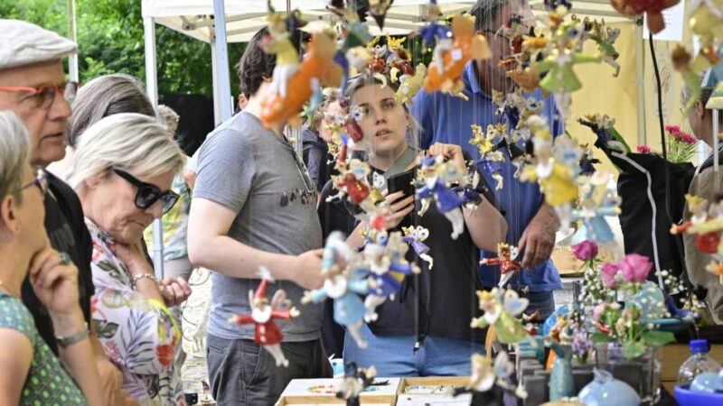 Kreative Stücke in Mönchengladbach: Feen und Pfauen auf Rheydts magischen Töpfermarkt