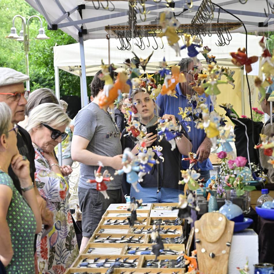 Kreative Stücke in Mönchengladbach: Feen und Pfauen auf Rheydts magischen Töpfermarkt