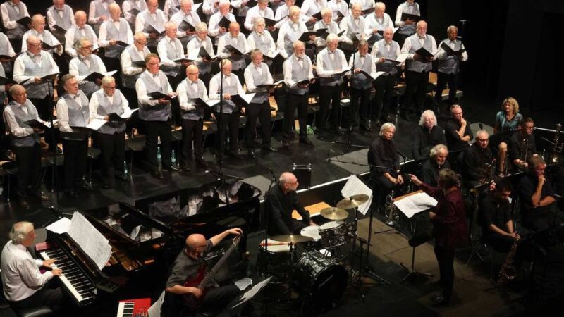 Benefizkonzert in Leverkusen: Männerchor und Big Band mit „Klangfarben des Lebens“
