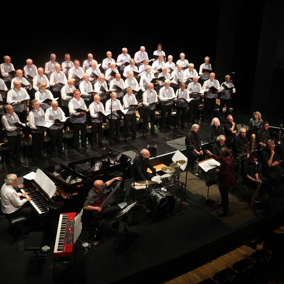 Benefizkonzert in Leverkusen: Männerchor und Big Band mit „Klangfarben des Lebens“