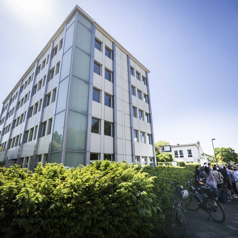 Altes Bürogebäude in Düsseldorf wird umgebaut: Neue Unterkunft für 120 Wohnungslose – Infoveranstaltung für Nachbarn