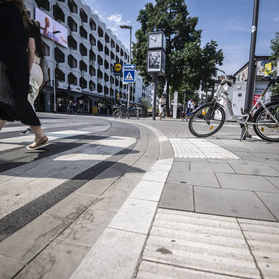 Hitze setzt den Händlern zu: Auf dem Carlsplatz schließen viele Stände früher
