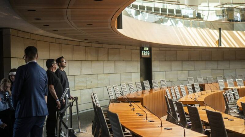 Kinderpressekonferenz mit Hendrik Wüst: Plenarsaal, Ministerien, Staatskanzlei – so war der Tag der offenen Tür der Landesregierung